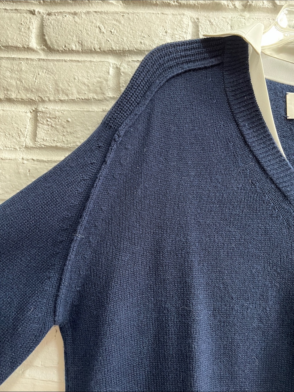 BROCHU WALKER Blue V-Neck Long sleeve Sweater Layered Look Sewn in White Shirt - Picture 5 of 16